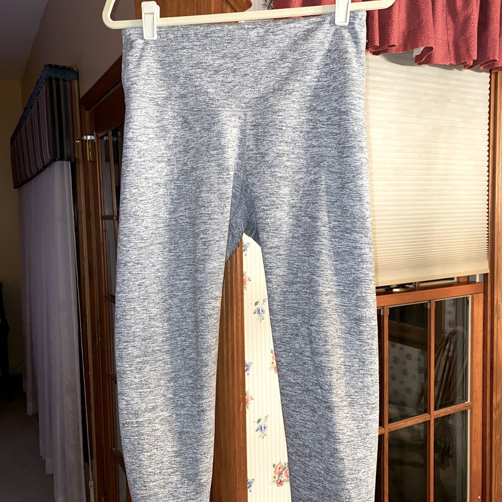 Old Navy Athletic Cropped Leggings